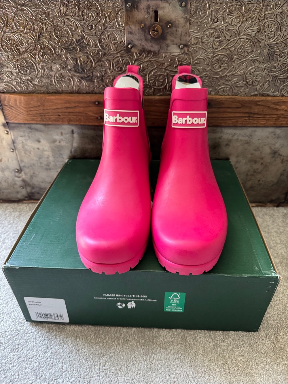NIB Barbour Pink Dahlia Chelsea Rain Boots in Size 7